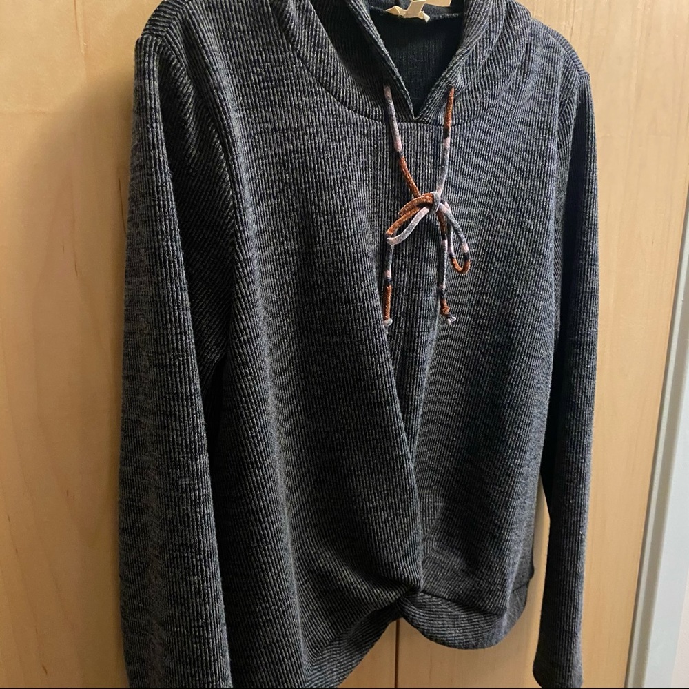 Hem & Thread Pullover Sweatshirt - image 3